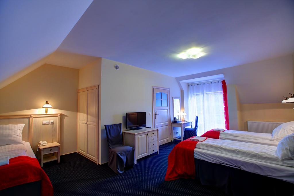Osada Dankow Hotel Milomlyn Exterior photo